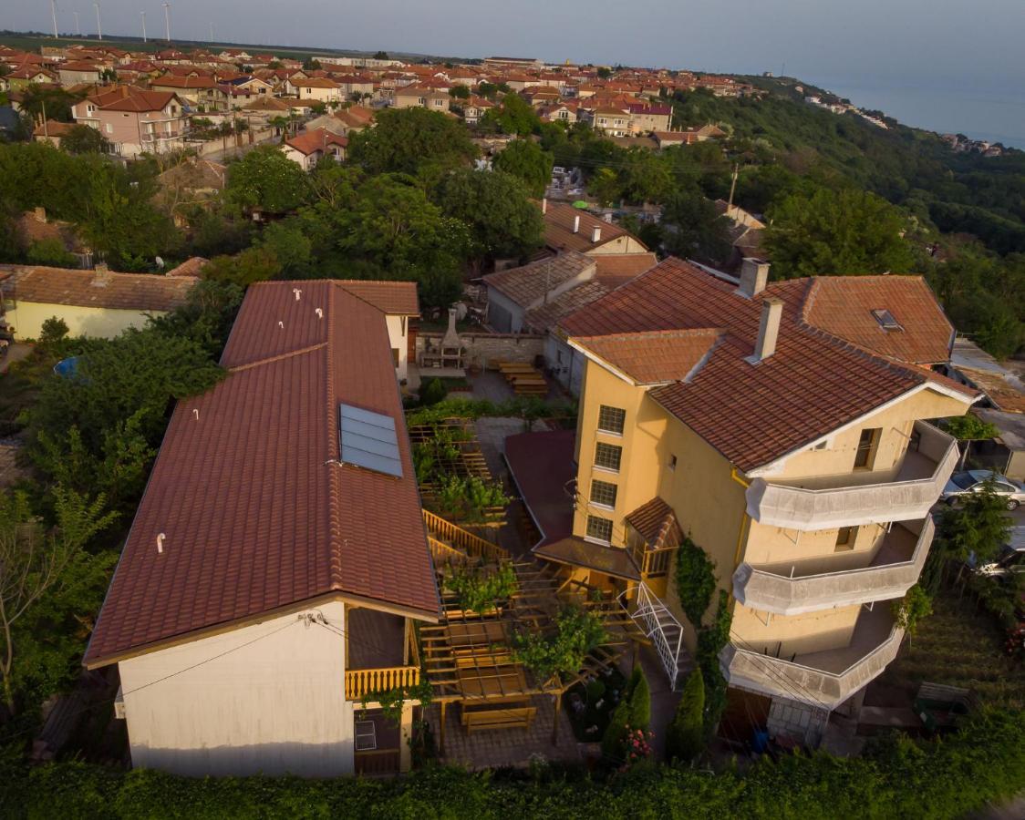 Guest House Nash Dom Kavarna Exterior foto