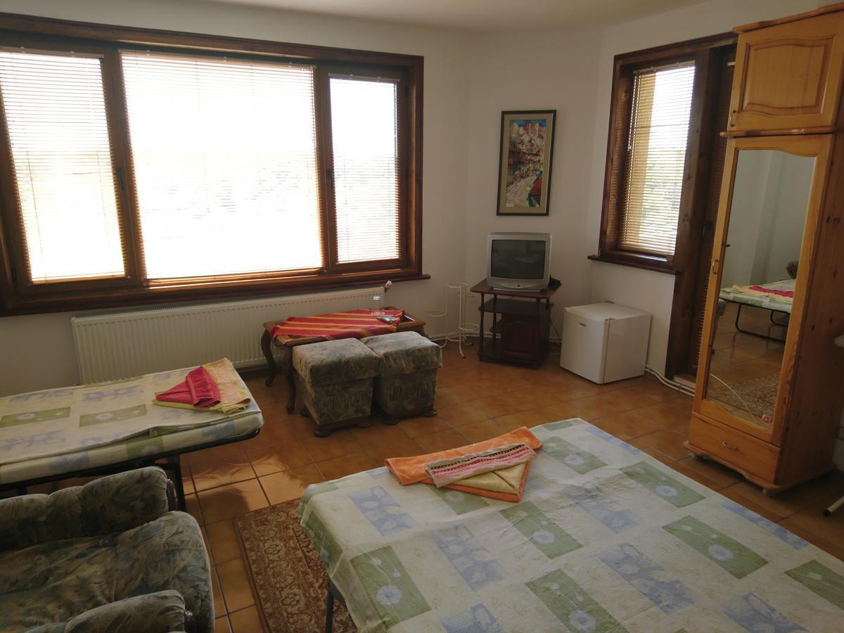 Guest House Nash Dom Kavarna Exterior foto